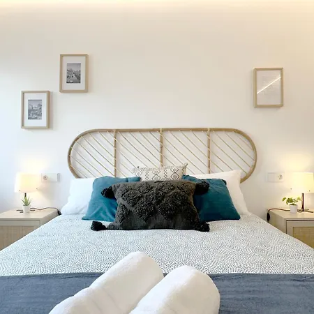 Con Vistas A La Playa Del Pedregal Кастро-Урдиалес